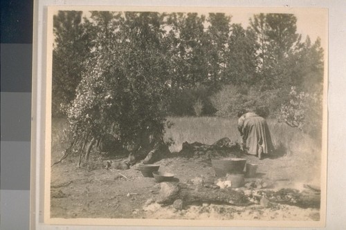 Preparation of acorn mush; Ha-cha-nah; October 1908; 12 prints