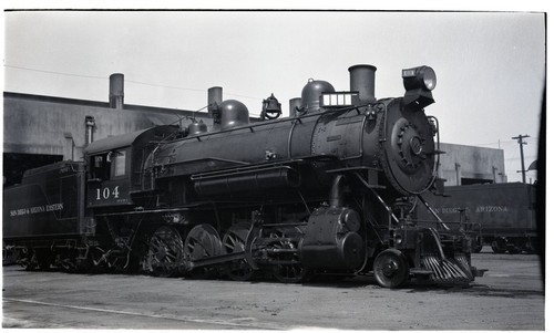 SD&AE locomotive 104 at roundhouse
