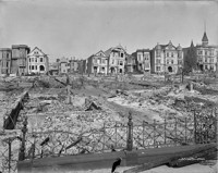 Group of wrecked houses, 17th and Howard Streets [San Francisco]