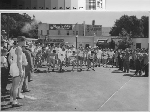 Start of Dipsea Race at Lytton Square