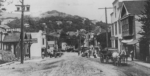 Throckmorton Avenue looking towards Lytton Square