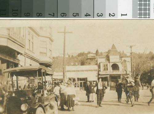 Busy steet scene along Miller Avenue