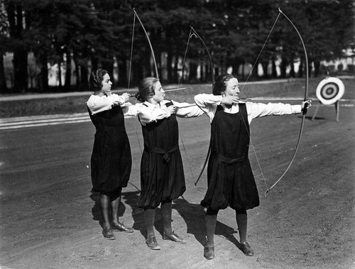 Photograph of women archers at Mills College