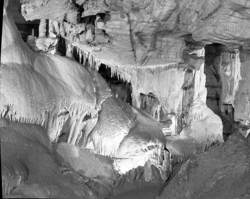 Crystal Cave, The Dome Room. Interior Formations