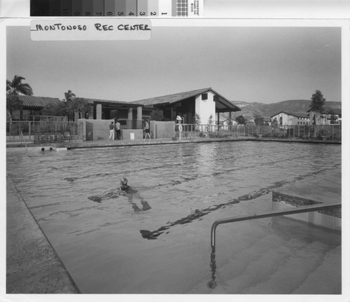 [Montanoso Recreation Center swimming pool and building photograph]