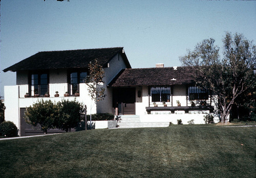 [La Paz model home exterior, plan 50, San Lorenzo slide]