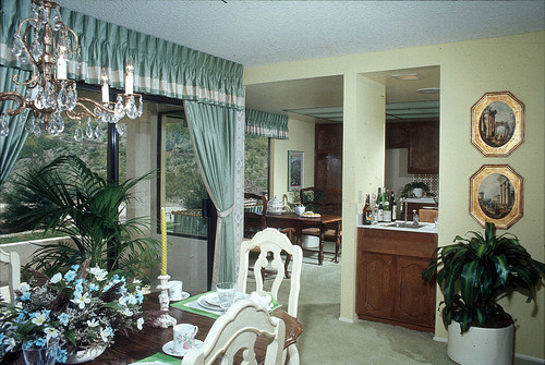 [La Mancha Townhomes model home dining areas slide]