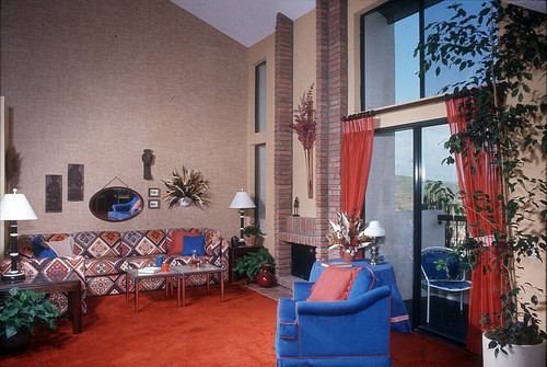 [La Mancha Townhomes model home family room, circa 1976 slide]