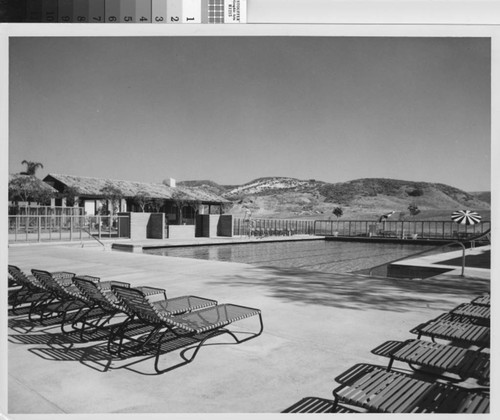 [Montanoso Recreation Center swimming pool photograph]