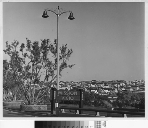 [Mission Viejo "Mission Bell" streetlight photograph]