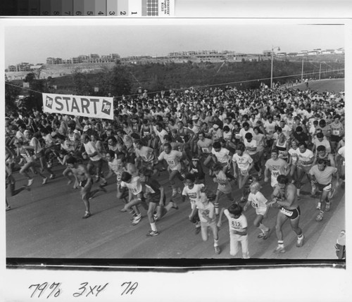 [Starting line at the Mission Viejo Seven-Up Run photograph]