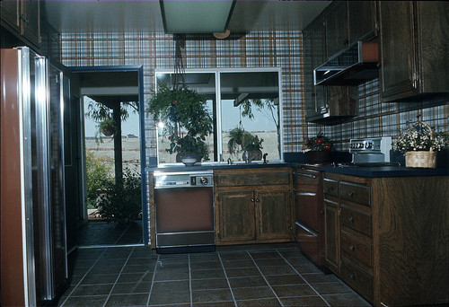 [Casta del Sol model home kitchen slide]