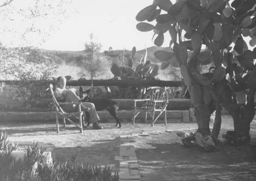 Jan de Swart at home in Park Moderne artists colony, Calabasas, circa 1940s