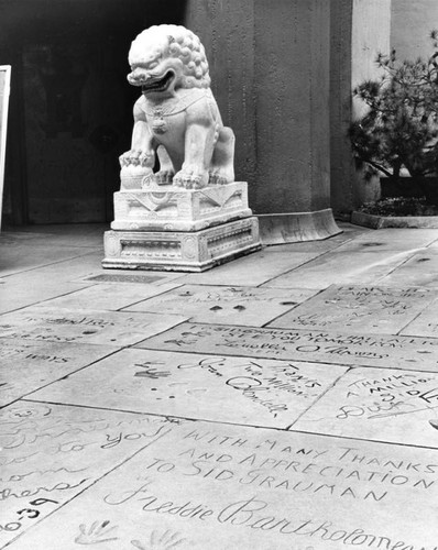 Lion sculpture at Grauman's Chinese Theater
