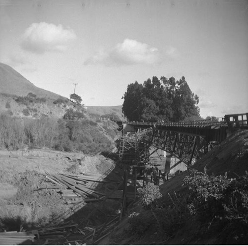 Photograph of Chittenden Southern Pacific Railroad Bridge Construction