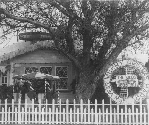 Photograph of the Kidds Annual Christmas Display