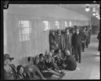 People lined up at the courthouse to view judicial proceedings for William Edward Hickman, kidnapper and murderer, Los Angeles, 1928