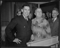 James E. Van Zandt visits disabled veterans, poses for a photograph with James Sterling, Los Angeles, 1936