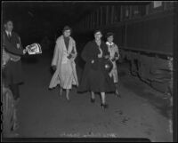 Elaine Barrie, Edna Jacobs, and Mrs. William Farnum run to catch a train, Los Angeles, 1936