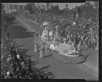 "Marie Antoinette and Louis XVI" float at the Tournament of Roses Parade, Pasadena, 1936