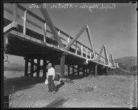 Dr. Ralph Wagner leaving money by bridge B428 as instructed by extortionists, Santa Clarita, 1935