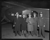 Man holding unidentified device, with Elias Ransome Sutton (2nd from left) and 3 others, 1930