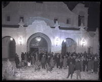 Opening night crowd for the "Mission Play" standing outside Mission Playhouse, San Gabriel, 1927