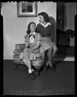 Debutantes Elizabeth Dickson and Mary Schmidt, Los Angeles, 1939