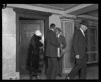 Helen Good Baldwin leaving courtroom, Los Angeles, 1924