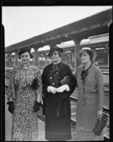 Switchboard operator Louise Hackmeister arrives in Los Angeles with Mary and Geraldine Eben, Los Angeles, 1935