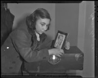 Phyllis Liga, runaway from New York, in police custody, Los Angeles, 1936