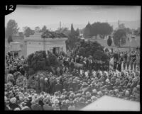 Crowd gathered to mourn the passing of Arthur Letts at the Hollywood Cemetery, Los Angeles, 1923