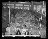 Ralph's Market grand opening in Los Angeles, Calif., 1941