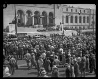 Crowd gathered to her Herbert Hoover speak outside City Hall, Los Angeles, 1928