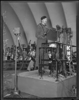 Eleanor Roosevelt speaking at the Hollywood Bowl, Los Angeles, 1935