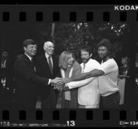 Bob Edgar, Alan Cranston, Barbra Streisand, Robin Williams, and Barry Gibb at Democratic fund-raiser in Los Angeles, Calif., 1986