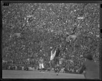 Football game between USC Trojans and Notre Dame Irish at the Coliseum, Los Angeles, 1938