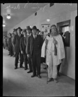 John B. Nash heads a line of courthouse spectators at the Hickman kidnap and murder trial, Los Angeles, 1927 or 28