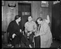 Los Angeles County Sheriff Eugene Biscailuz and Walter Hunter questioning truck driver Harold Evans, 1933