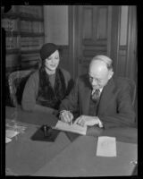 Eleanor Hunt signs her divorce papers with Judge Harry R. Archibald, Los Angeles, 1932