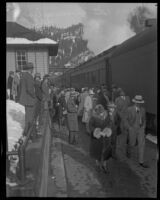 Crowd at a railway station probably awaiting William Edward Hickman, kidnapper and murderer, Dunsmuir, 1927