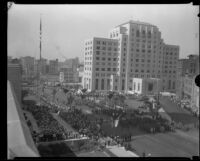 Spectators gather at City Hall to commemorate 151st anniversary of settlers in Los Angeles, 1932