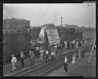 Giant 200-inch telescope lens arrives from New York to San Bernardino, 1936