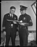 Police Sergeant Denny and Lieutenant Therkorn examining a shotgun, Los Angeles, 1935