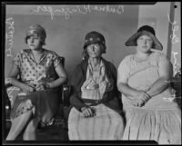 Josephine Cole, Barbara Kinzenger, and Beatrice Ayres in trial against councilman Carl I. Jacobson, Los Angeles, 1927