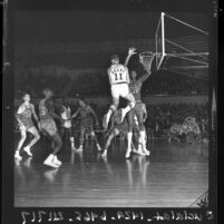 Frank Selvy and Wilt Chamberlain during Los Angeles Lakers vs Philadelphia Warriors game, 1961