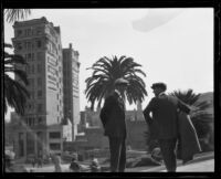 Spectators outside the courthouse during the Madalynne Obenchain trial, Los Angeles, ca. 1921