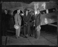 Eleanor Roosevelt arrives in Los Angeles, accompanied by Amon G. Carter, Charles Hitchcock, and Elliott Roosevelt, Los Angeles, 1933