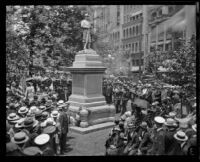 Crowd at Spanish-American War monument at Pershing Square for Memorial Day, Los Angeles, 1926