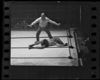 Referee calling a knockout at a Hank Hankinson boxing match, 1935